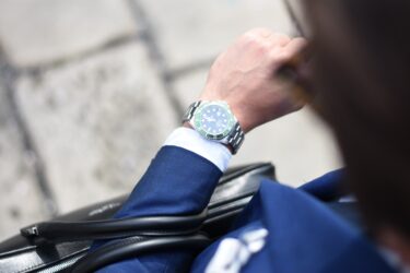 ビジネス英語(メール編)：“後ろ倒し”や“前倒し”の納期調整で使える例文・フレーズ